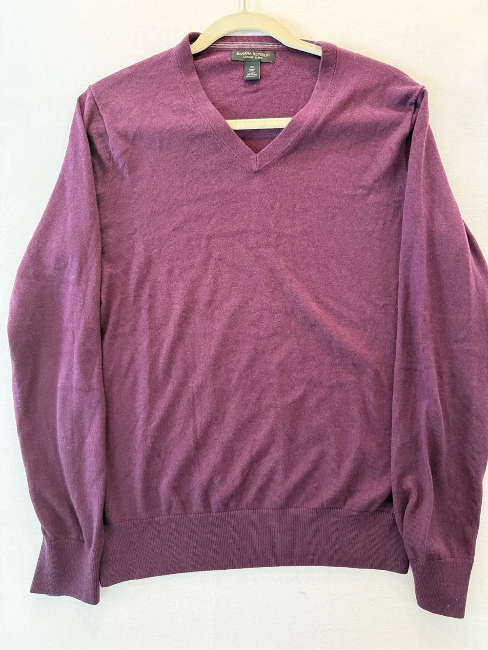 Banana Republic Luxury Brand Men's V-Neck Sweater - Plum